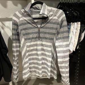 Lululemon quarter zip 6 grey run